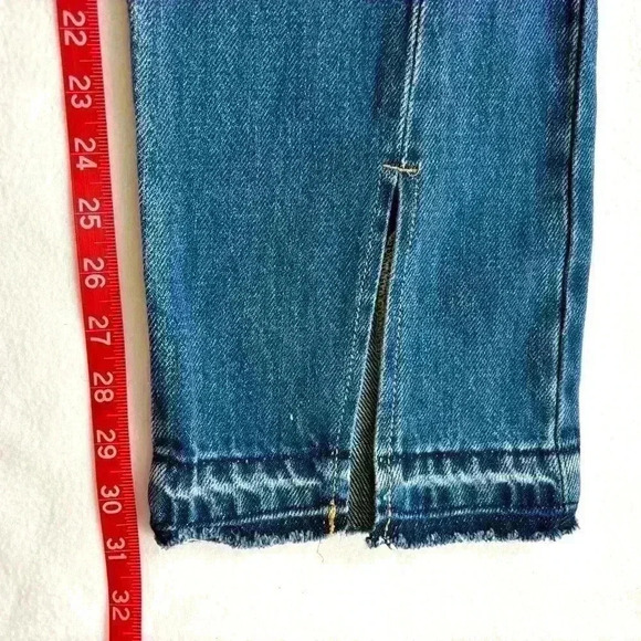 NWT KanCan Medora Med Wash Faded Highrise 90’s Split Hem Straight Jean Size 9/28 - Picture 16 of 16